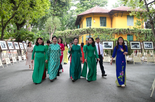 Khai mạc triển lãm Quốc gia "Chủ tịch Hồ Chí Minh - Tinh hoa dân tộc, tầm vóc thời đại" - Ảnh 9.
