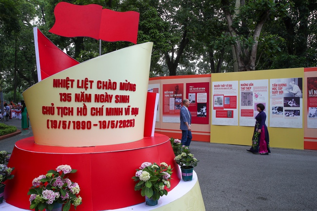 Khai mạc triển lãm Quốc gia "Chủ tịch Hồ Chí Minh - Tinh hoa dân tộc, tầm vóc thời đại" - Ảnh 14.