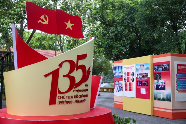 Khai mạc triển lãm Quốc gia "Chủ tịch Hồ Chí Minh - Tinh hoa dân tộc, tầm vóc thời đại" - Ảnh 1.