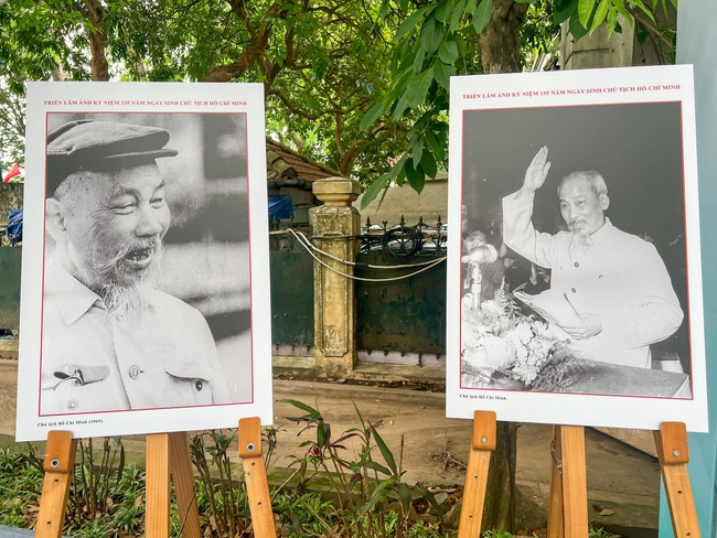 Trưng bày những hình ảnh quý giá về Chủ tịch Hồ Chí Minh qua triển lãm ảnh "Rạng rỡ tên Người" - Ảnh 5.