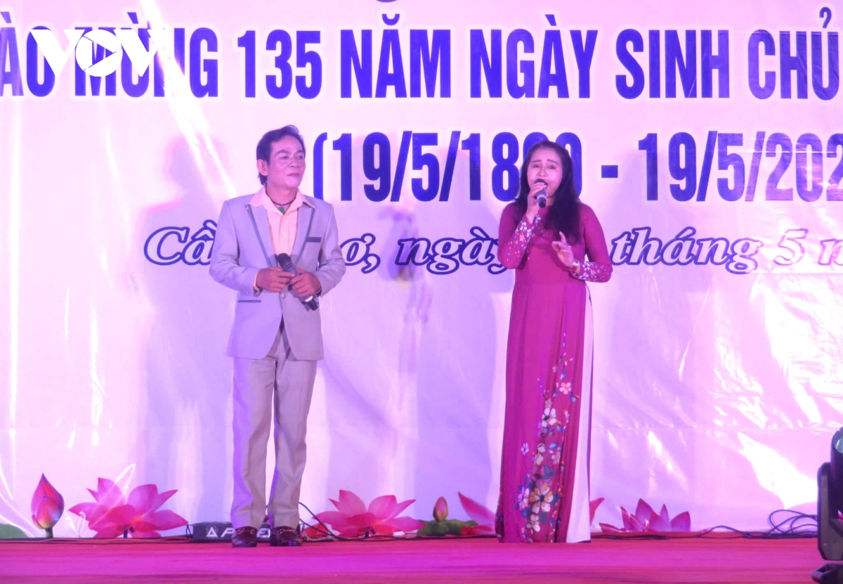 Chương trình văn nghệ ở Cần Thơ chào mừng 135 năm Ngày sinh Chủ tịch Hồ Chí Minh - Ảnh 2.