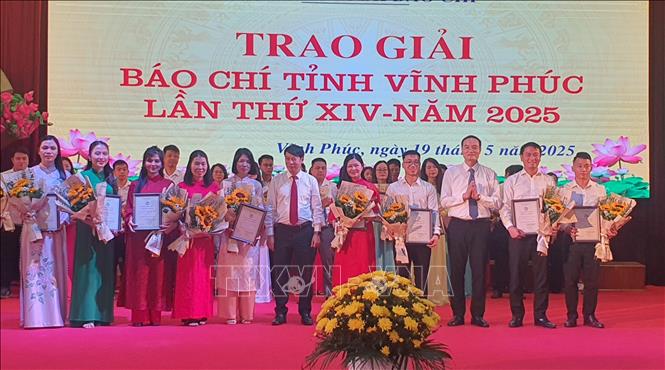 Vĩnh Phúc: Hàng chục tác phẩm báo chí xuất sắc được vinh danh - Ảnh 1.