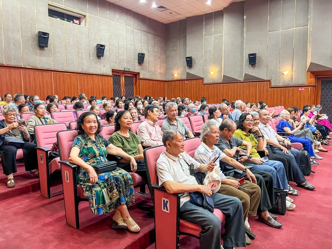 Xúc động những bộ phim khắc họa chân dung Bác Hồ - Ảnh 2.