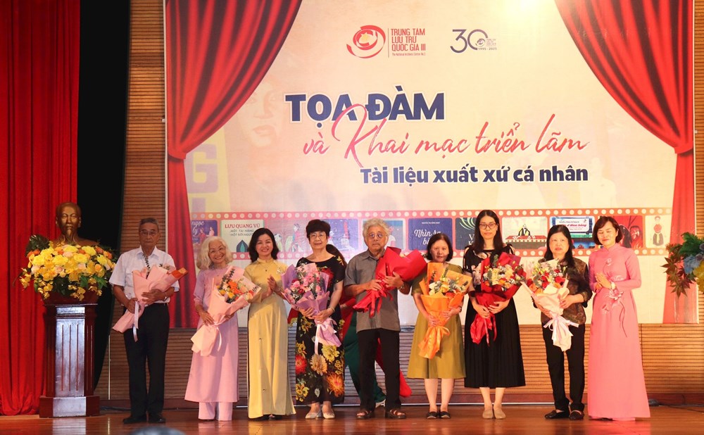 Tài liệu lưu trữ quý hiếm về những gương mặt tiêu biểu - Ảnh 2.