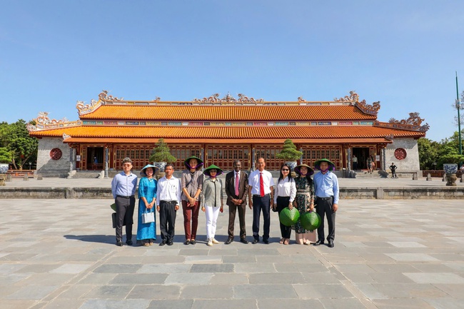 Giám đốc Trung tâm Di sản thế giới đến thăm Quần thể Di tích Cố đô Huế - Ảnh 3.