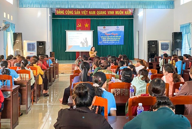 Bình Định: Triển khai đồng bộ, đa dạng hình thức phổ biến, giáo dục pháp luật về phòng, chống bạo lực gia đình - Ảnh 1.