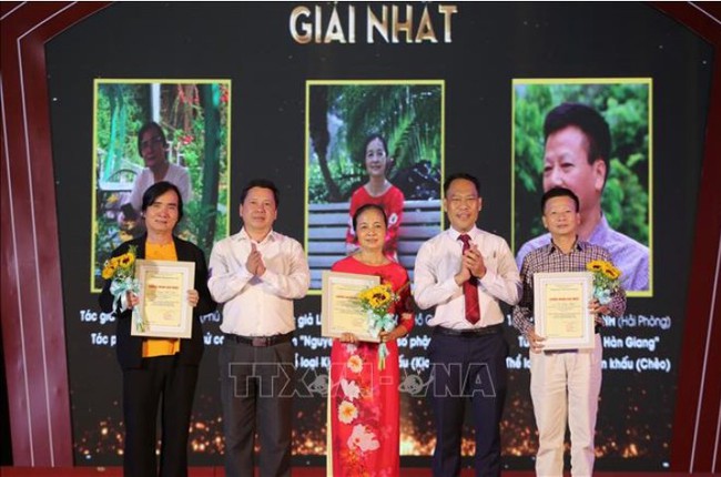 Trao giải cuộc thi sáng tác văn học nghệ thuật về Trạng trình Nguyễn Bỉnh Khiêm - Ảnh 1.
