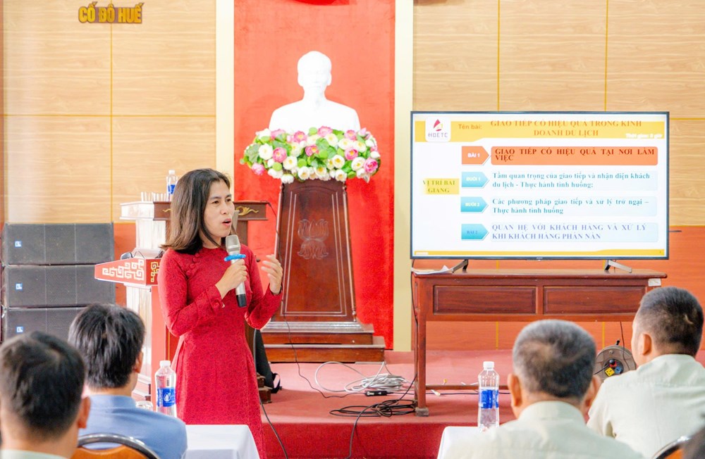 Nâng cao kỹ năng giao tiếp, ứng xử của lực lượng bảo vệ di tích Huế - Ảnh 2.