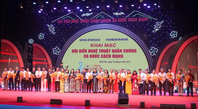 An Giang: Ban hành Kế hoạch tổ chức Hội diễn Nghệ thuật quần chúng Ca khúc cách mạng năm 2025 - Ảnh 1.