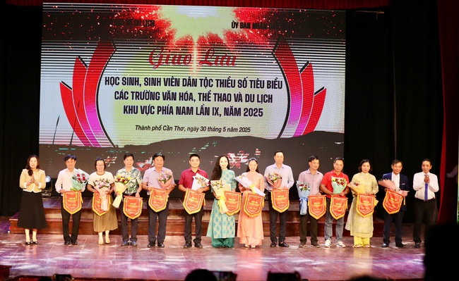 Giao lưu HSSV dân tộc thiểu số tiêu biểu năm 2025: Lan toả khát vọng vươn lên, gìn giữ bản sắc dân tộc Việt Nam - Ảnh 2.