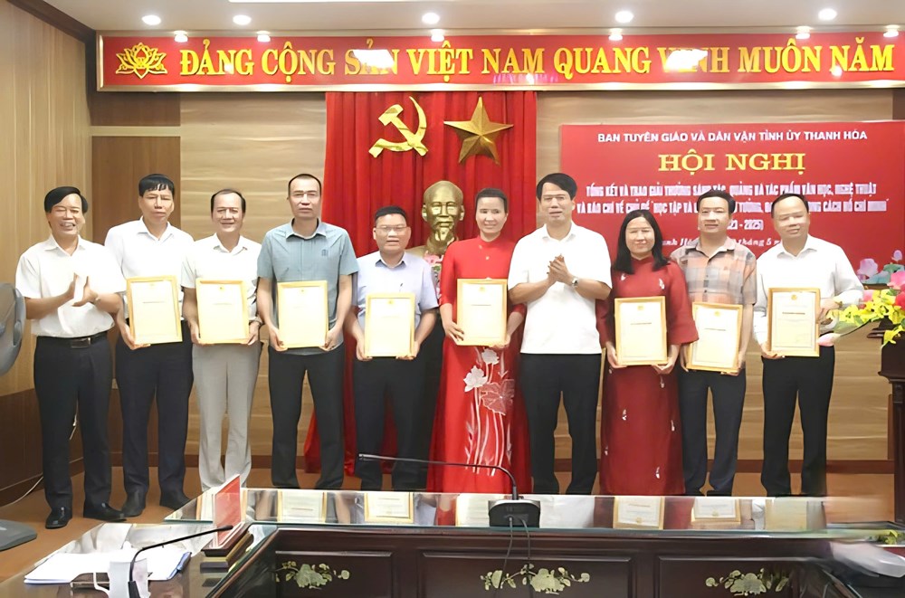 Tỏa sáng những tác phẩm lan tỏa tư tưởng, đạo đức, phong cách Hồ Chí Minh - Ảnh 2.