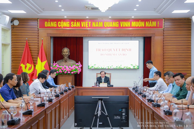 Bộ Văn hóa, Thể thao và Du lịch trao các quyết định về công tác cán bộ - Ảnh 2.