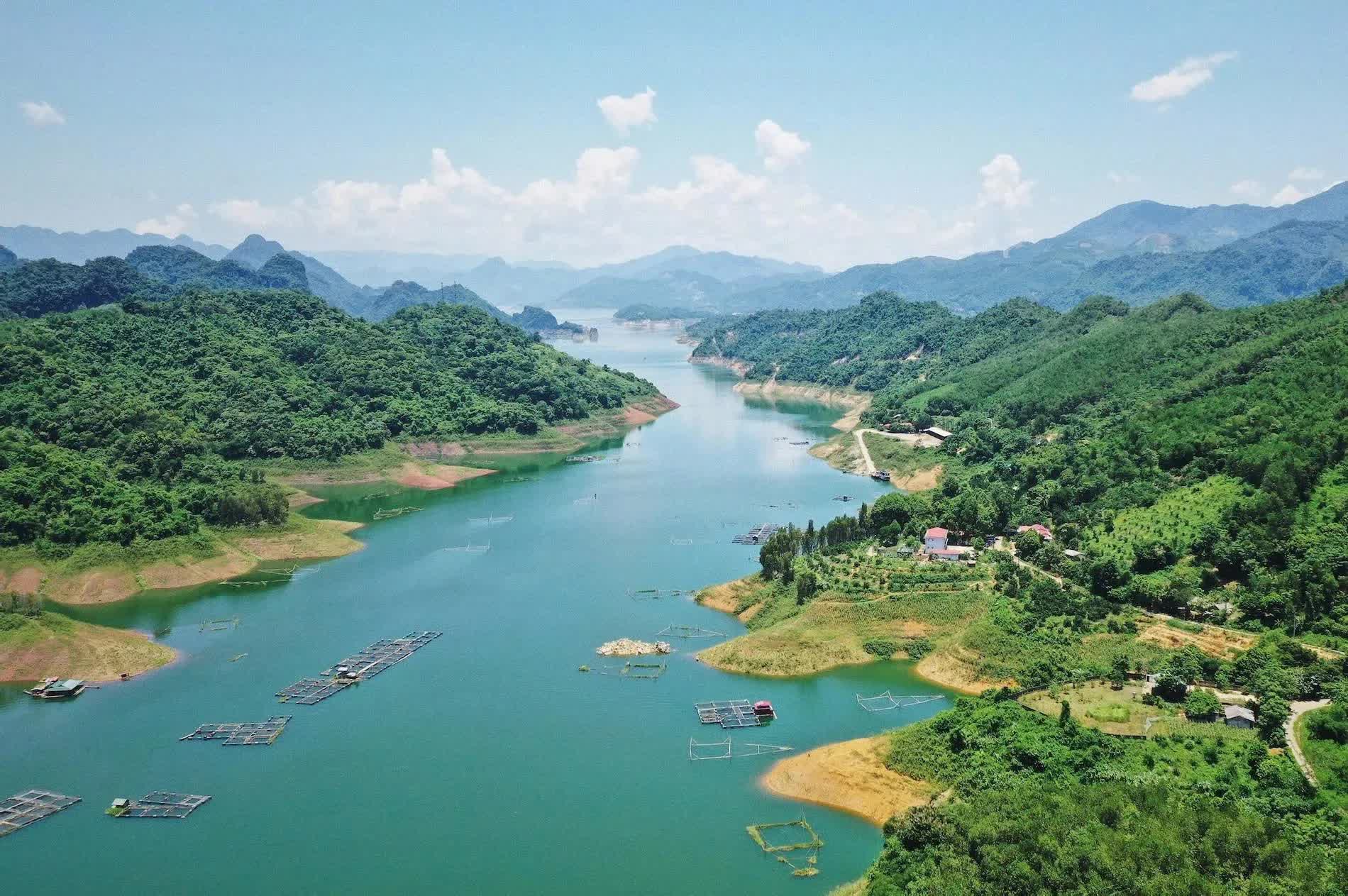 Hòa Bình giữ vững an ninh du lịch, hút khách đến địa bàn - Ảnh 1.