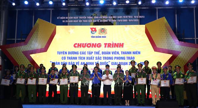 Tôn vinh những thanh niên, phụ nữ tiêu biểu - Ảnh 2.