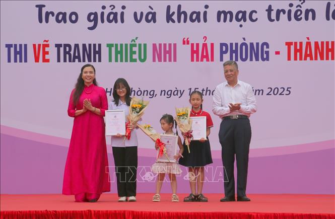 Trao thưởng Cuộc thi vẽ tranh thiếu nhi thành phố Cảng - Ảnh 2.