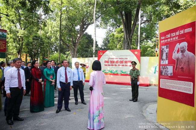 Đoàn đại biểu Đảng bộ Bộ VHTTDL viếng Lăng và báo công dâng Bác - Ảnh 14.