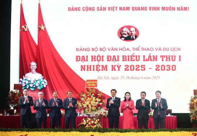 Bộ trưởng Nguyễn Văn Hùng giữ chức Bí thư Đảng ủy Bộ VHTTDL nhiệm kỳ 2025 - 2030 - Ảnh 2.