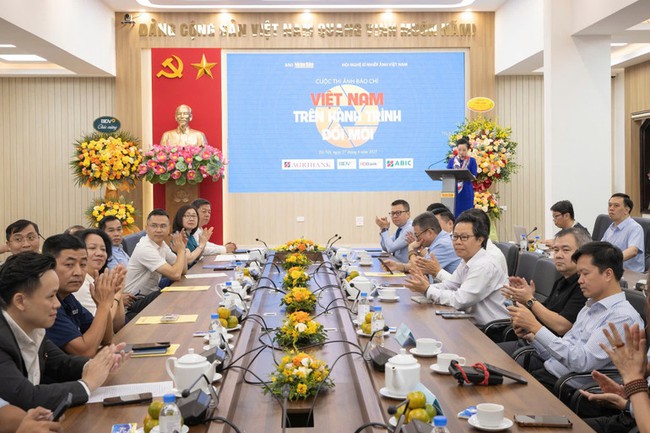 Phát động cuộc thi ảnh báo chí "Việt Nam trên hành trình đổi mới" - Ảnh 3.