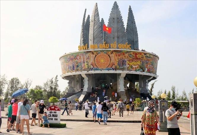 Quảng Ninh: 'Làm sạch' môi trường kinh doanh du lịch - Ảnh 3.