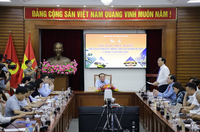 Bộ trưởng Nguyễn Văn Hùng chủ trì Hội nghị triển khai nhiệm vụ trọng tâm của ngành Du lịch 6 tháng cuối năm 2025 - Ảnh 1.