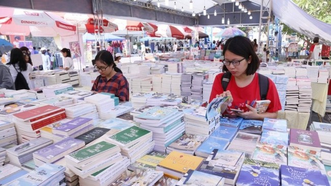 Tái cấu trúc ngành xuất bản trong kỷ nguyên mới - Ảnh 1.
