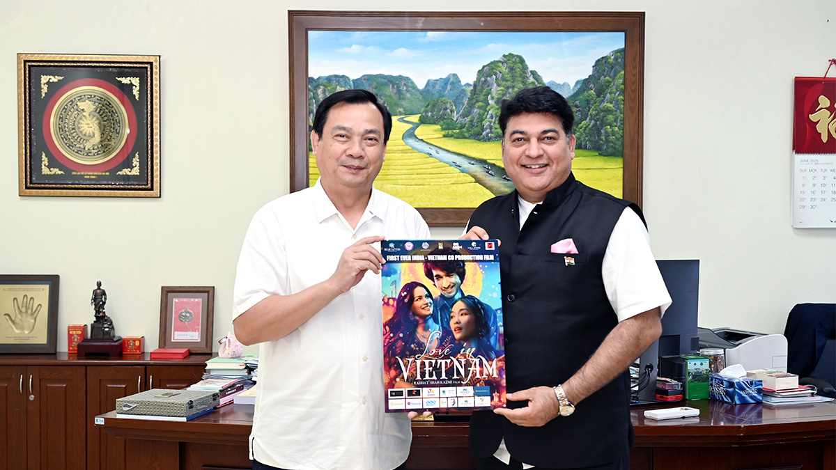 Cục trưởng Nguyễn Trùng Khánh tiếp Nhà sản xuất phim Bollywood bàn kế hoạch xúc tiến du lịch qua bộ phim “Love in Vietnam” - Ảnh 1.