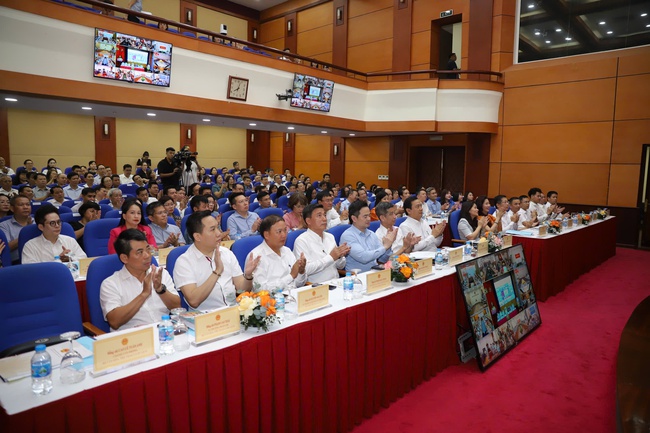Bộ trưởng Nguyễn Văn Hùng: "Bộ hướng dẫn, Sở đồng hành, vì một sứ mệnh chung" - Ảnh 4.