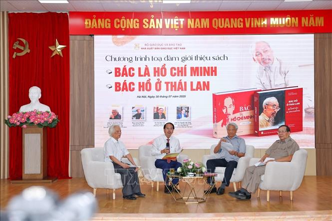 Ra mắt hai cuốn sách tham khảo đặc biệt về Chủ tịch Hồ Chí Minh - Ảnh 1.