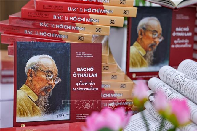 Ra mắt hai cuốn sách tham khảo đặc biệt về Chủ tịch Hồ Chí Minh - Ảnh 3.