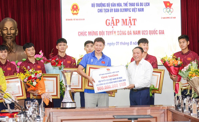 Bộ trưởng Nguyễn Văn Hùng: Chiến thắng của Đội tuyển U23 Việt Nam đã tạo hiệu ứng lan tỏa, giúp chúng ta càng thêm tin tưởng vào sự phát triển của bóng đá nước nhà - Ảnh 6.