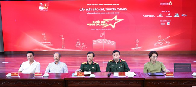 "Dưới ngọn cờ vinh quang": Tôn vinh những giá trị cao cả của Bộ đội Cụ Hồ - Ảnh 2.