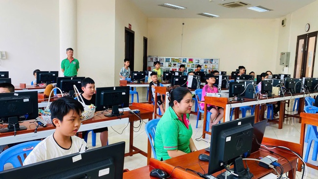 Thư viện tỉnh Đồng Tháp: Đẩy mạnh chuyển đổi số, cung cấp nội dung số hóa phù hợp với nhu cầu người sử dụng - Ảnh 1.