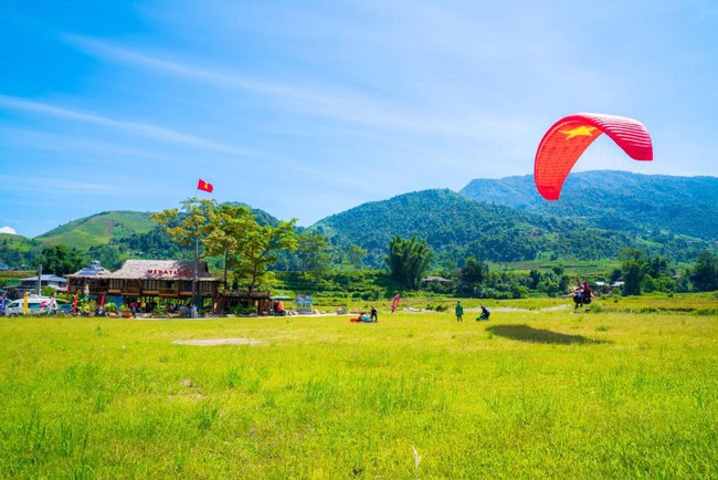 Tái định nghĩa “tuổi nghỉ hưu”- du khách cao tuổi hướng tới những chuyến phiêu lưu “không tuổi” - Ảnh 1.