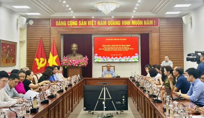 Ra mắt Cẩm nang hướng dẫn thực hiện các nhiệm vụ phân cấp, phân định thẩm quyền cho UBND cấp xã trong lĩnh vực văn hóa, thể thao và du lịch  - Ảnh 1.