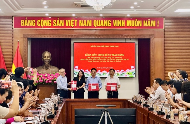 Ra mắt Cẩm nang hướng dẫn thực hiện các nhiệm vụ phân cấp, phân định thẩm quyền cho UBND cấp xã trong lĩnh vực văn hóa, thể thao và du lịch  - Ảnh 4.