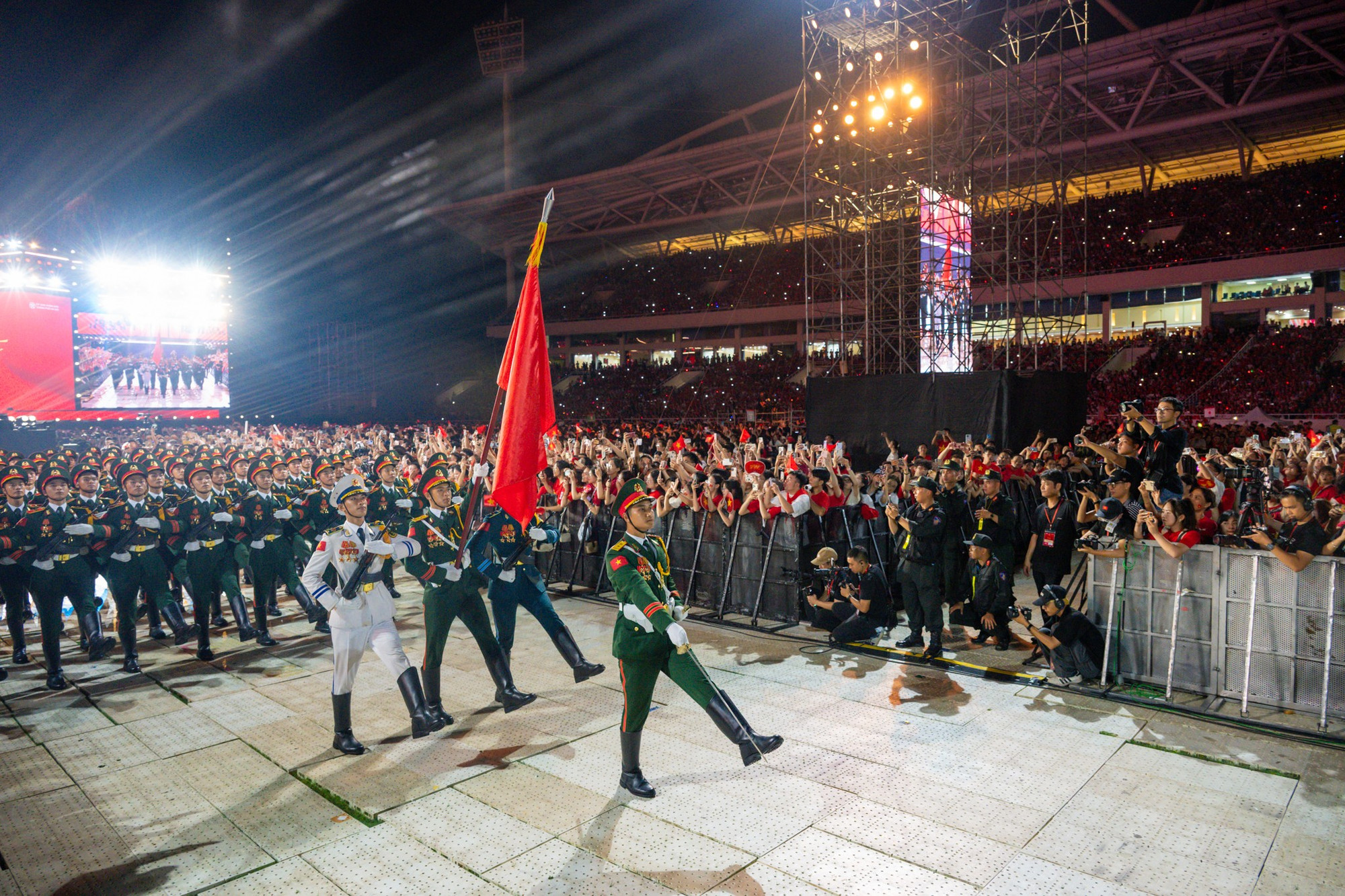 Sức hút từ các concert quốc gia: Khi âm nhạc kết nối tình yêu đất nước - Ảnh 2.