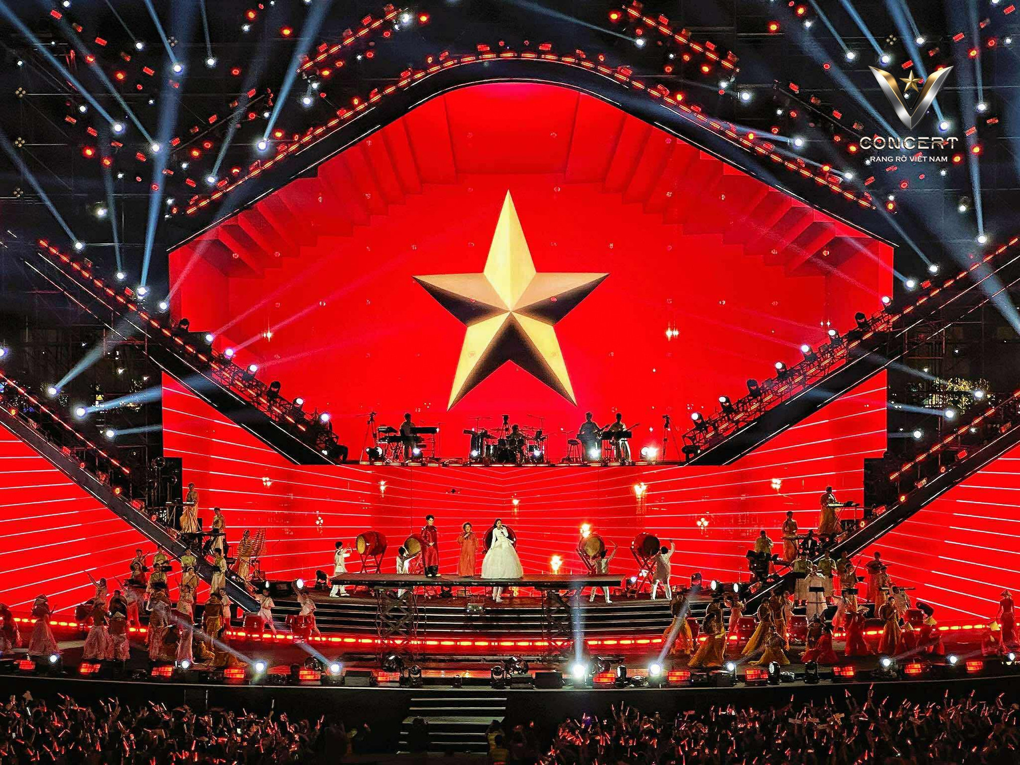 Sức hút từ các concert quốc gia: Khi âm nhạc kết nối tình yêu đất nước - Ảnh 3.