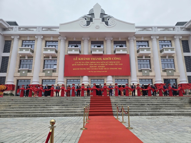 Phú Thọ khánh thành Nhà văn hóa nghệ thuật tỉnh  - Ảnh 1.