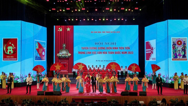 Hướng dẫn khen thưởng gương điển hình tiên tiến giai đoạn 2020 - 2025 - Ảnh 1.