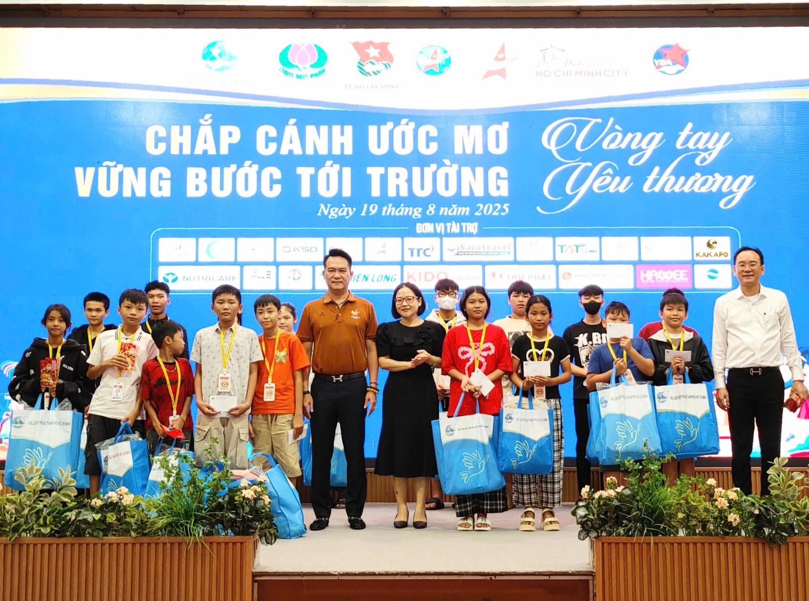 TP Hồ Chí Minh: Chắp cánh ước mơ cho trẻ em khó khăn trước thềm năm học mới - Ảnh 3.