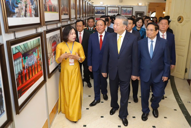 Bộ trưởng Nguyễn Văn Hùng: Đưa sự nghiệp phát triển văn hóa bước vào kỷ nguyên mới với những thành tựu mới, dấu ấn mới - Ảnh 1.
