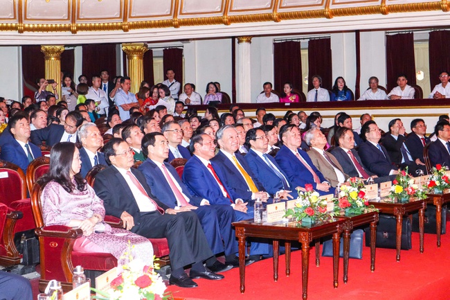 Lớp lớp thế hệ những người làm văn hóa đã viết nên những bản trường ca bất diệt và trao truyền cho thế hệ trẻ những giá trị quý giá - Ảnh 1.