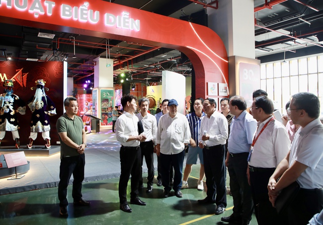 Bộ trưởng Nguyễn Văn Hùng kiểm tra tiến độ Triển lãm thành tựu Đất nước nhân dịp 80 năm Ngày Quốc khánh - Ảnh 4.