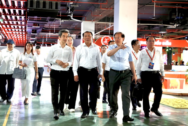 Bộ trưởng Nguyễn Văn Hùng kiểm tra tiến độ Triển lãm thành tựu Đất nước nhân dịp 80 năm Ngày Quốc khánh - Ảnh 6.