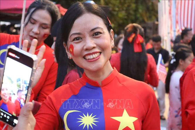 Nghệ thuật và áo dài truyền thống gắn kết quan hệ hữu nghị Việt Nam - Malaysia - Ảnh 2.