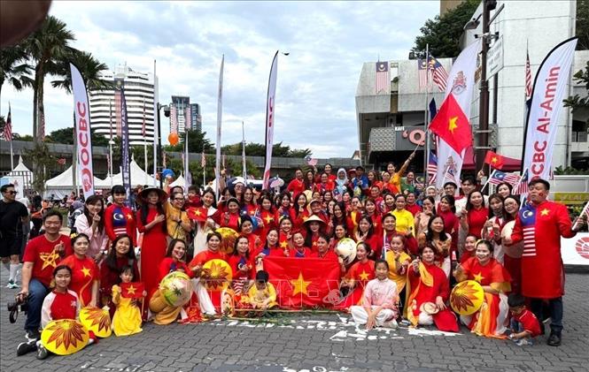 Nghệ thuật và áo dài truyền thống gắn kết quan hệ hữu nghị Việt Nam - Malaysia - Ảnh 6.