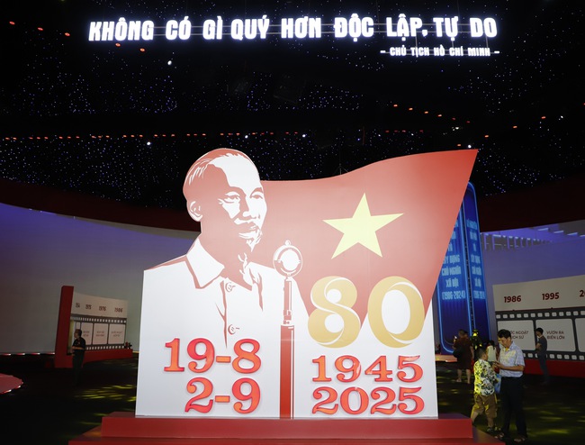 Ngươi dân hào hứng tham dự Triển lãm “80 năm hành trình Độc lập – Tự do – Hạnh phúc”  - Ảnh 4.