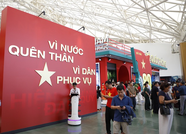 Ngươi dân hào hứng tham dự Triển lãm “80 năm hành trình Độc lập – Tự do – Hạnh phúc”  - Ảnh 11.