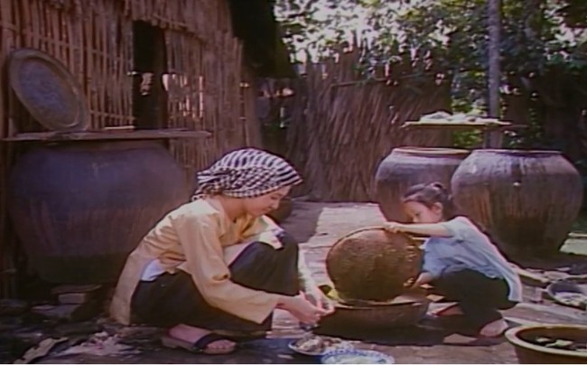"Tổ quốc tiếng gà trưa" - Tình yêu quê hương từ ký ức bình dị - Ảnh 1.