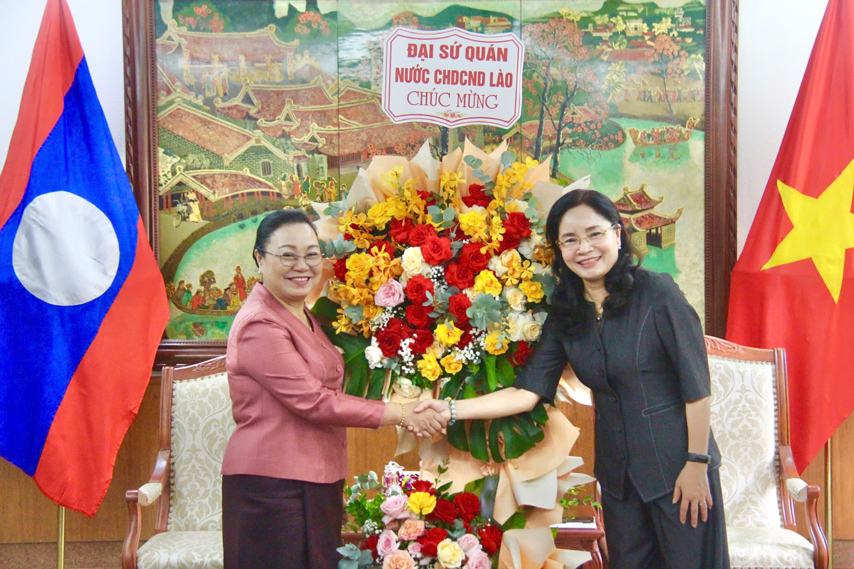 80 năm Quốc khánh: Đại sứ Lào tại Việt Nam chúc mừng tập thể Lãnh đạo, cán bộ Bộ Văn hóa, Thể thao và Du lịch - Ảnh 3.